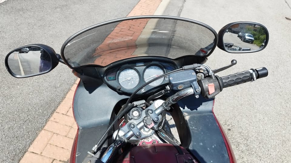 Motorka Honda RC47 - 2
