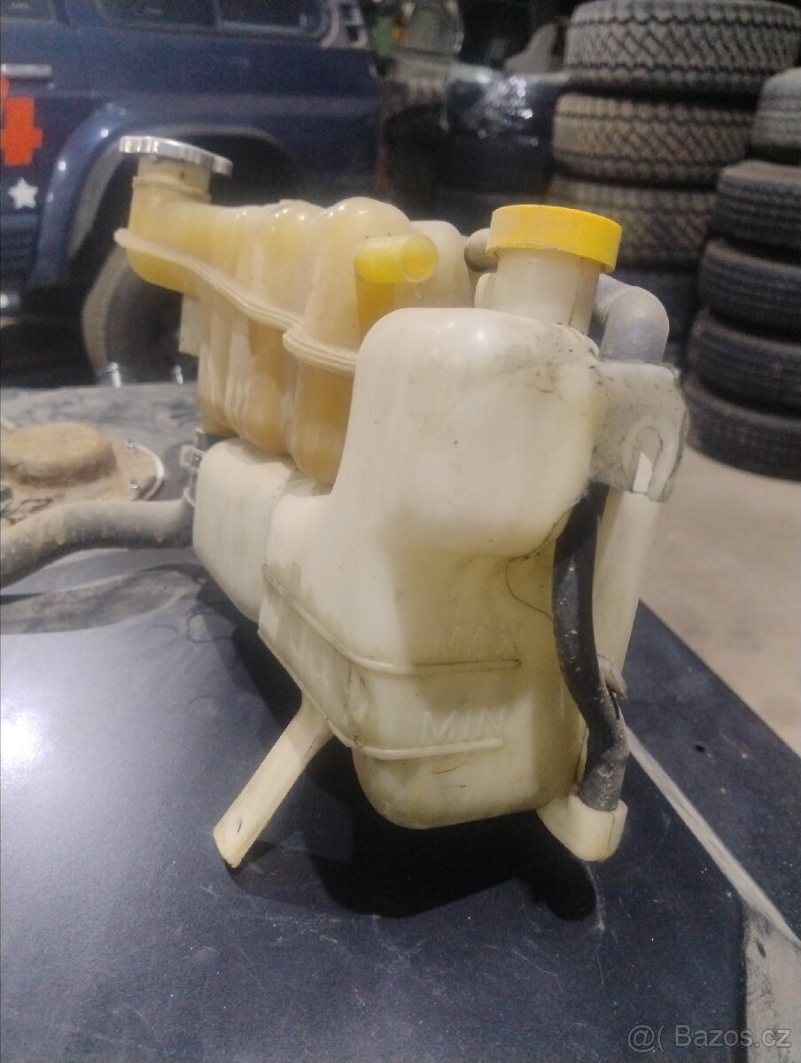 Expanzní nádoba na vodu Nissan Patrol Y61 ZD30