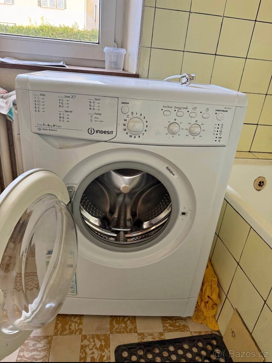 Pračka Indesit - 2