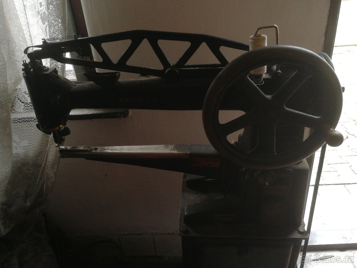 Obuvnicky šicí stroj persy III - 2