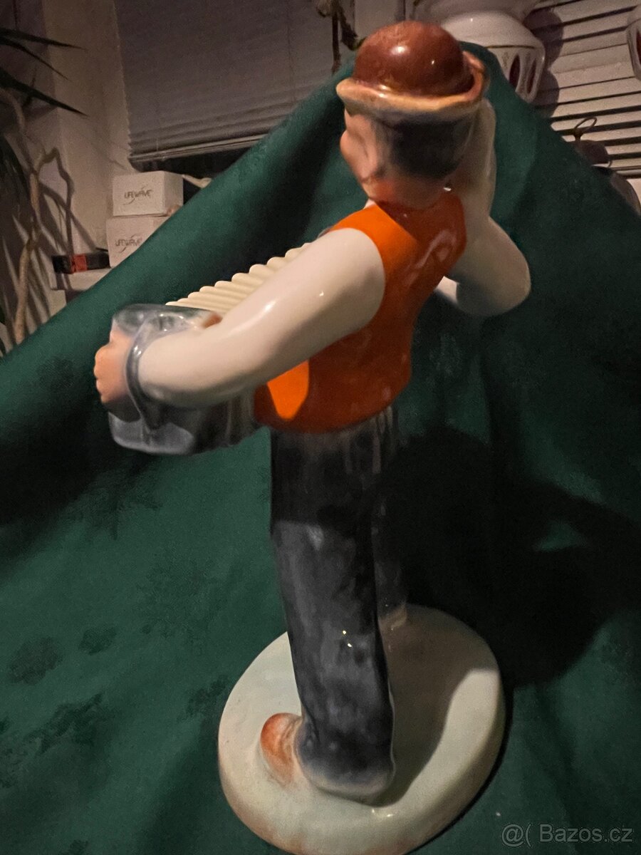 Porcelánová soška harmonikář. Ditmar Urbach - 2