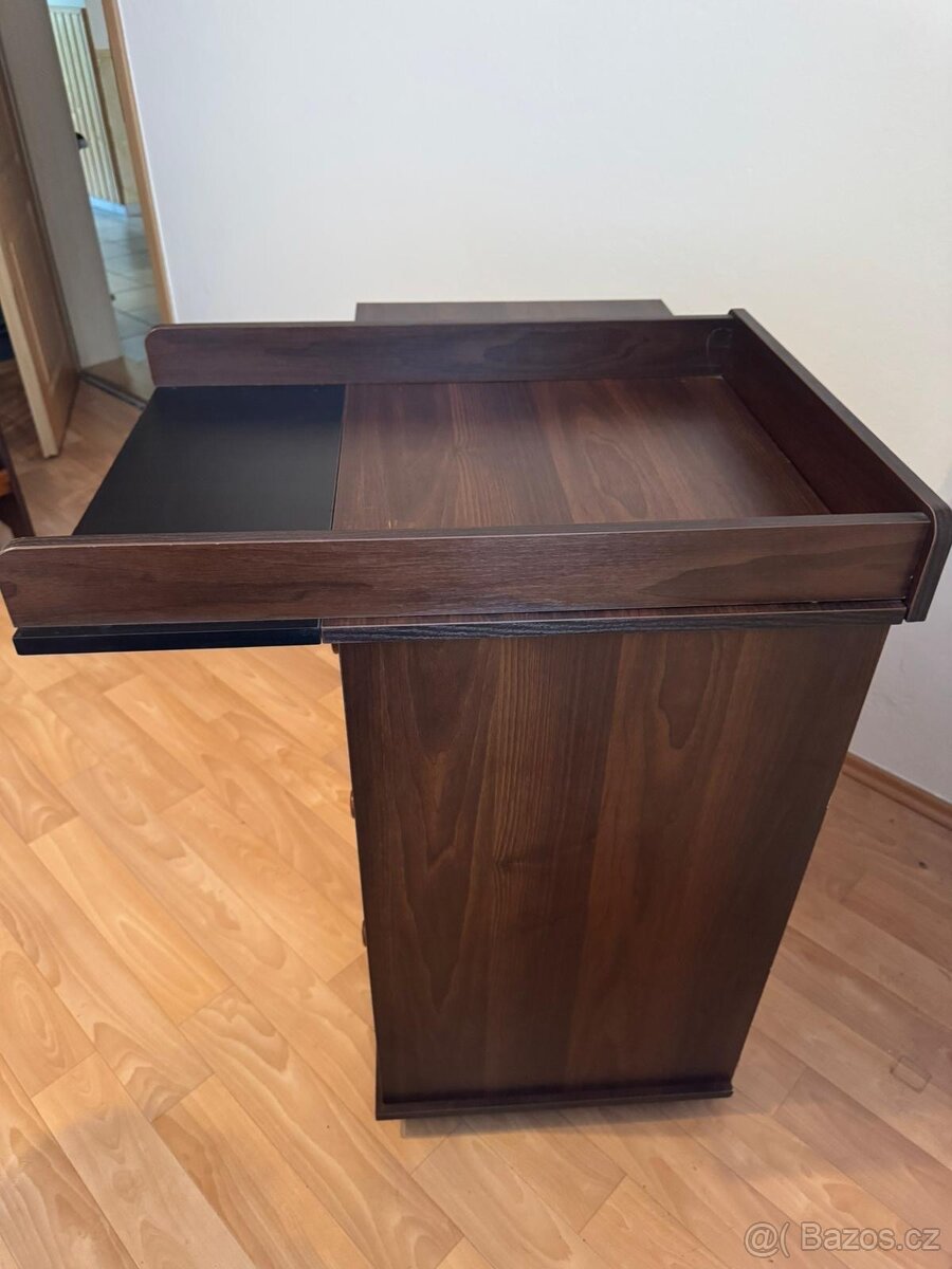 Přebalovací pult a postýlka Klupš Safari, ořech - bílá - 2