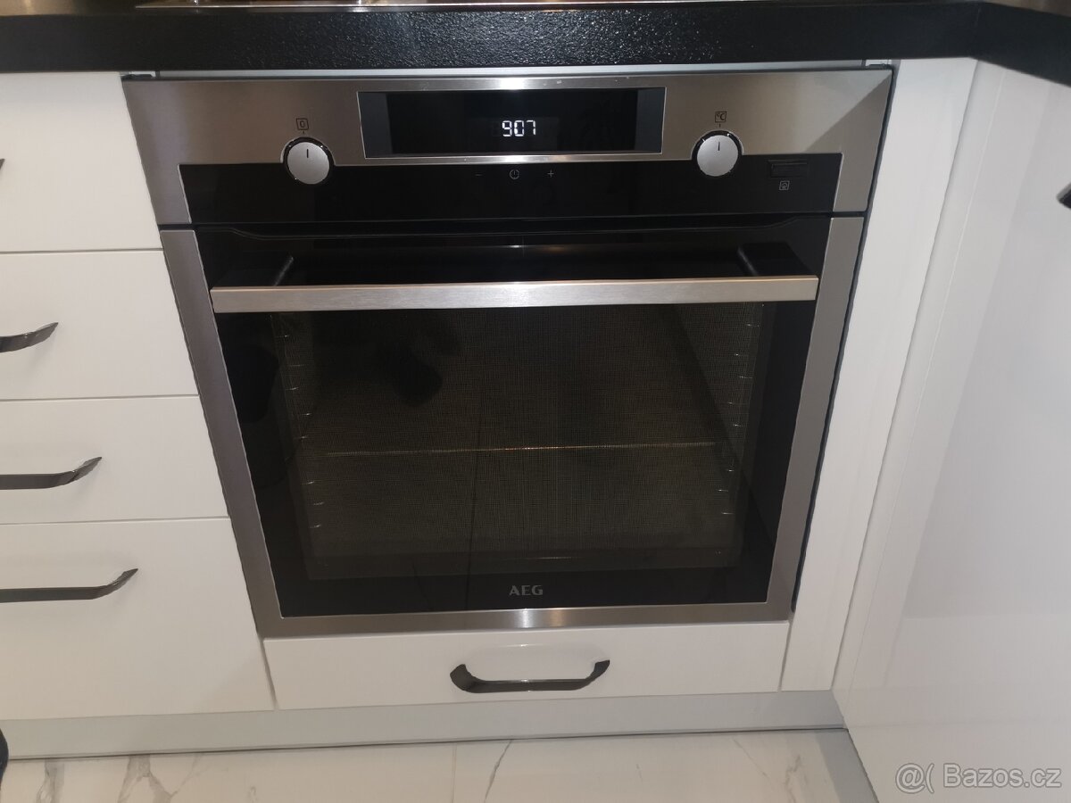 Vestavná trouba AEG Bce455350m - 2