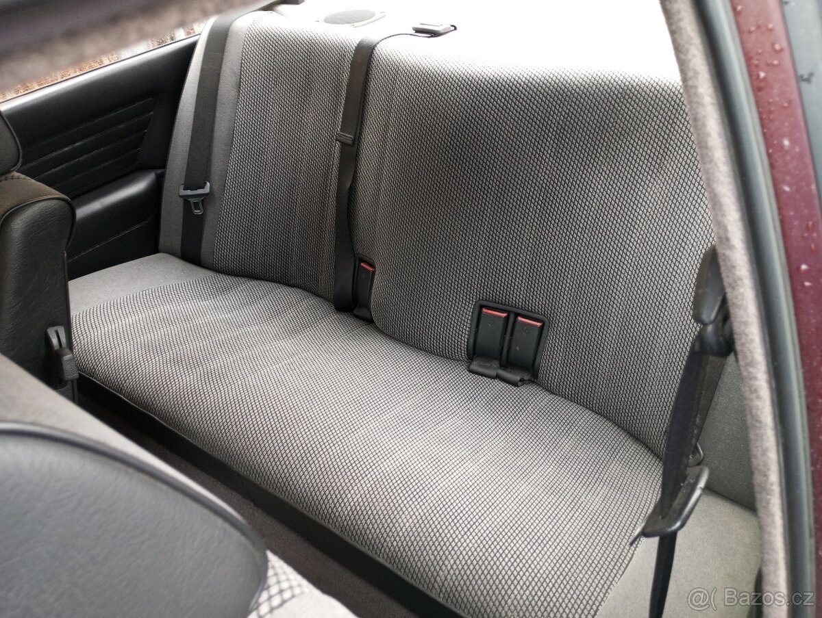 BMW e30 sedacky - 2