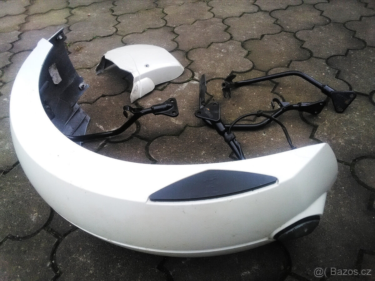 Blatník CAN-AM SPYDER ROADSTER - 2