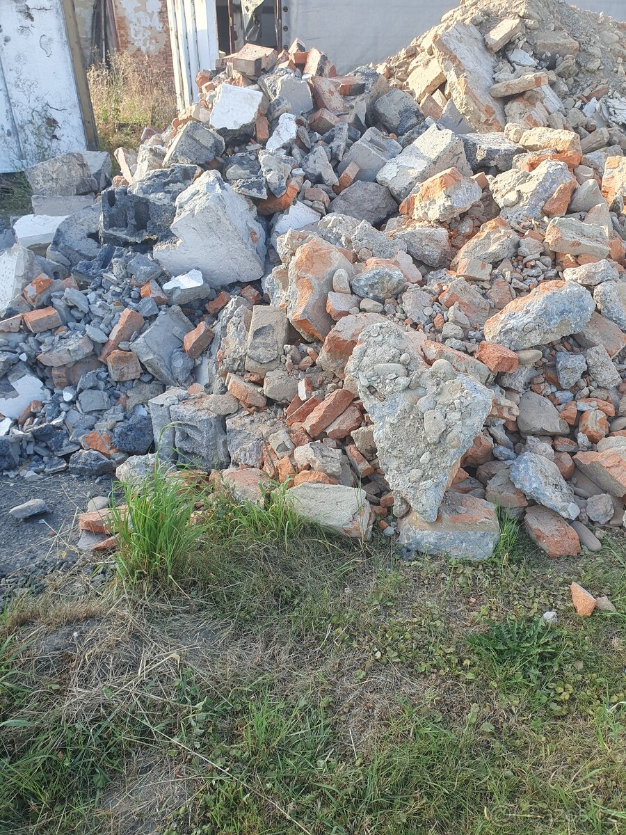 Suť - Cihly a tvárnice. - 2