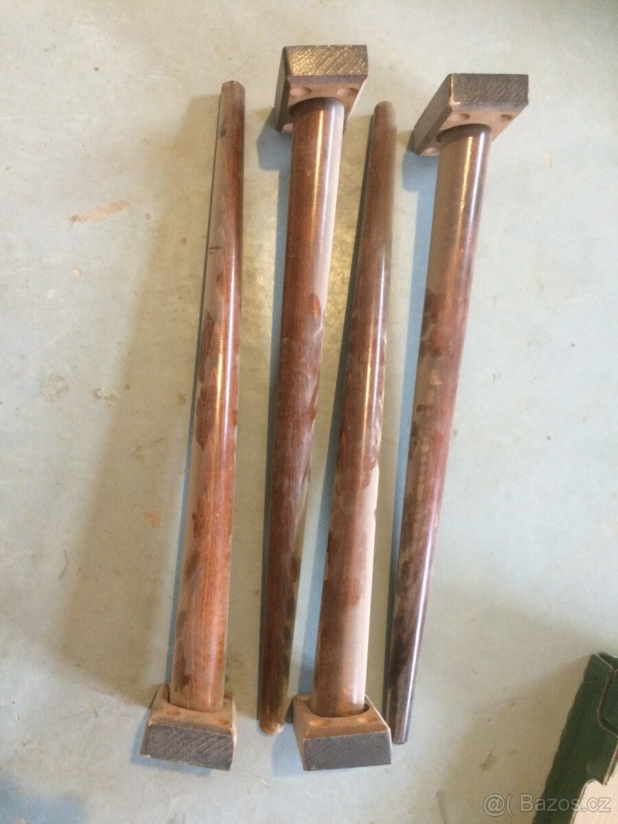 Dva sety nohou od stolů - 2