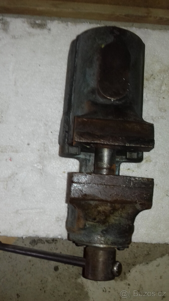 Paralelní svěrák 122,5x190 mm - 2