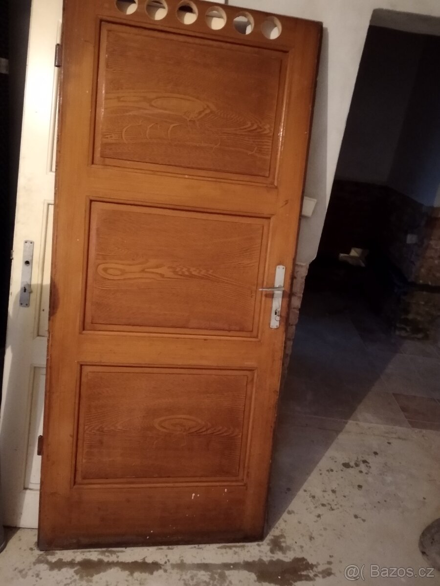 staré dveře masiv 90 P s větráním - 2