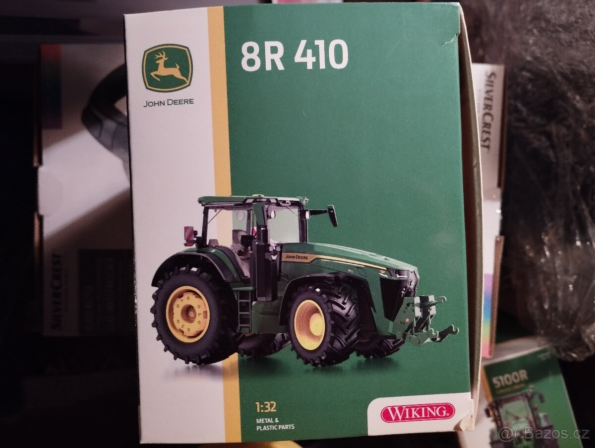 Wiking model zemědělského stroje John Deere 8R - 2