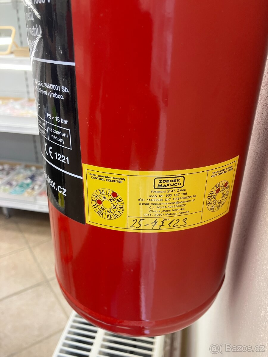 Práškový hasící přístroj s platnou revizí - 2