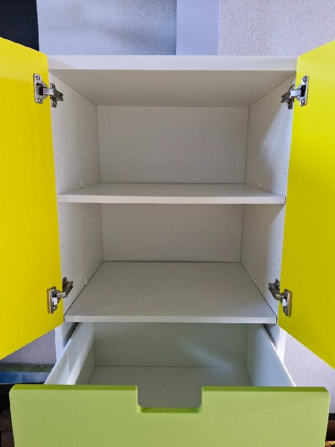 Ikea skříň, otočná židle, 2 x polička - 2
