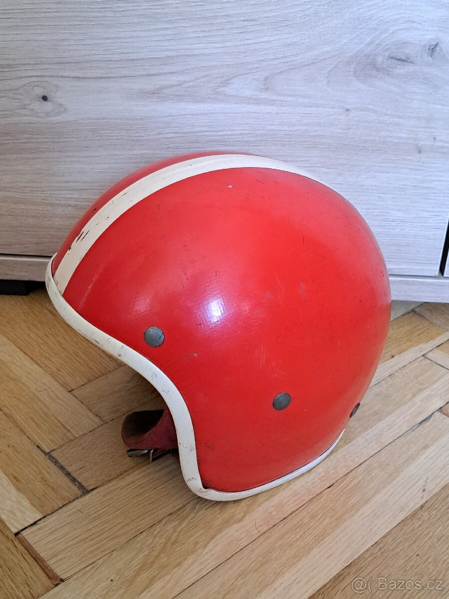 Přilba na veterána, retro přilba- KOVONA KARVINÁ- červená - 2