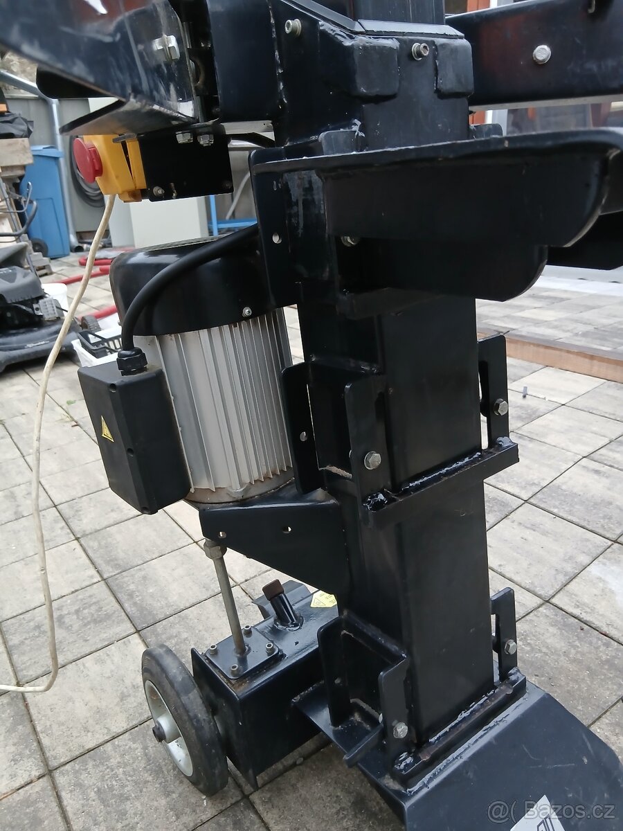 Štípačka dřeva - 2