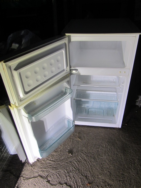 Lednice s mrazákem GOODES RDC085GW8, funkční - 2