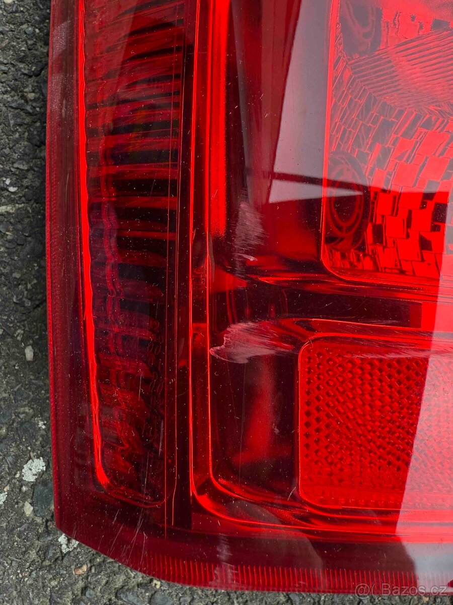 Kia Carens zadní světlo levé - 2