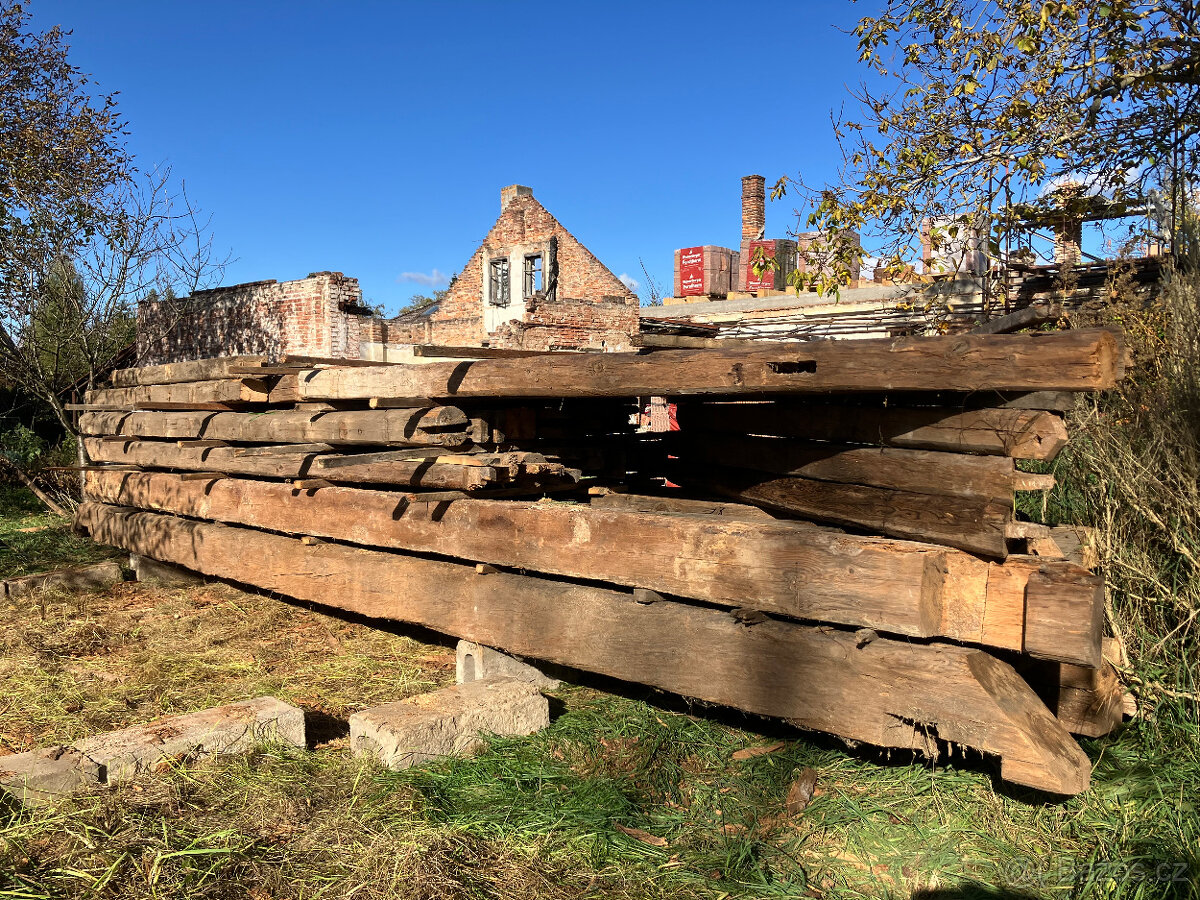 Staré trámy z 100 - 200 let starého domu - 2