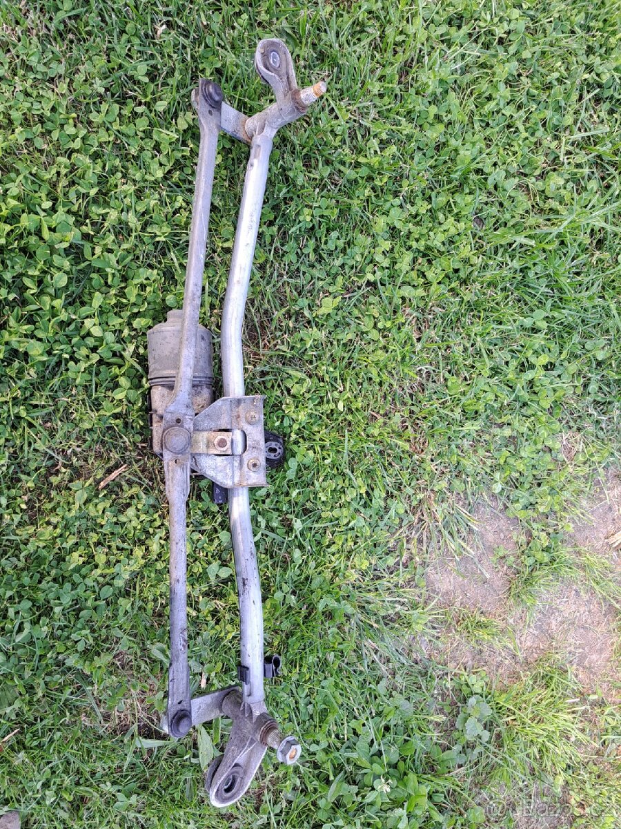 AUDI A4B6 mechanismus stěračů - 2