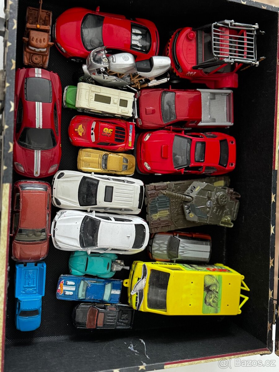 Autíčka včetně kufru - 2