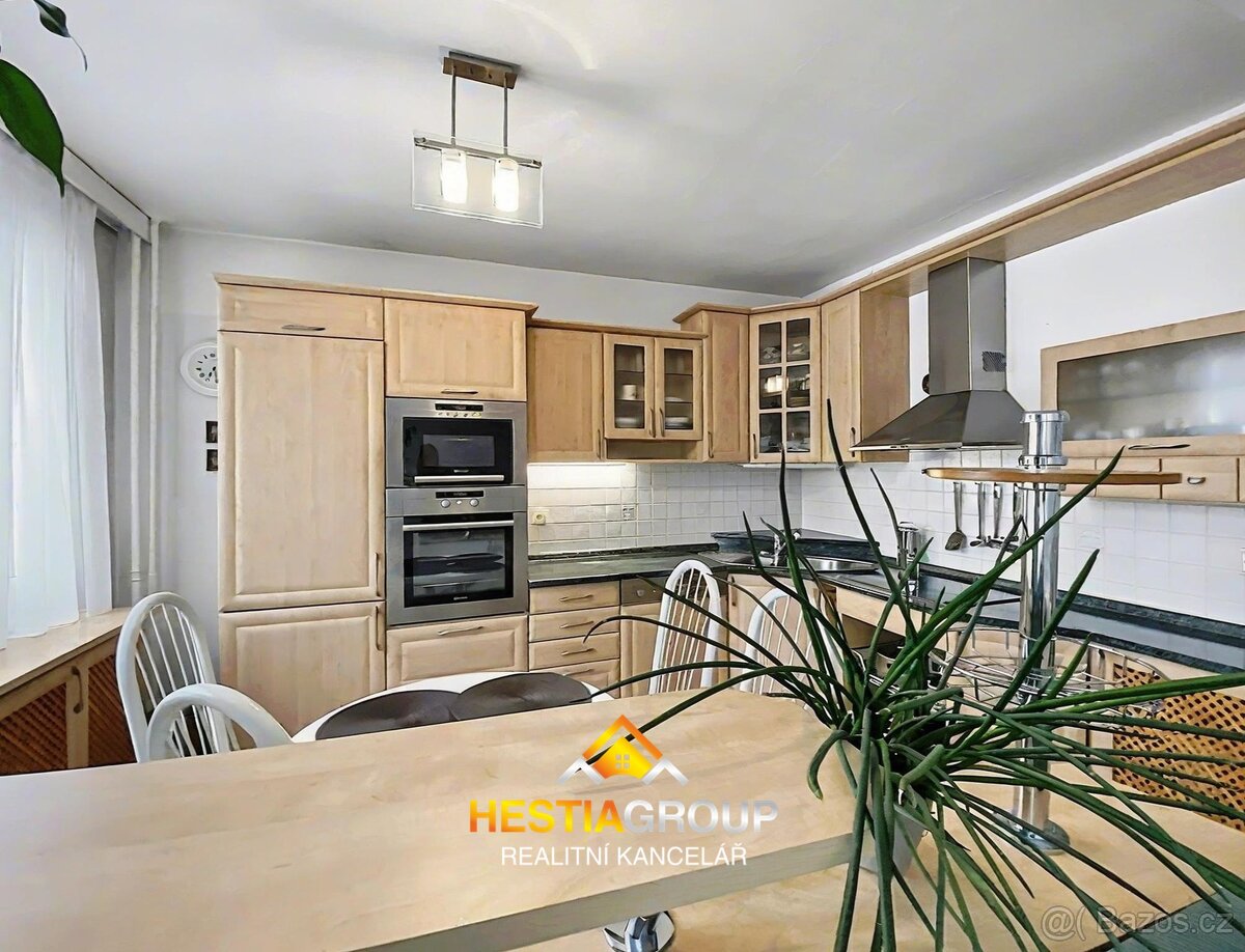 Prodej prostorného bytu s lodžií, 3+1 78 m², Pardubice - Pol - 2