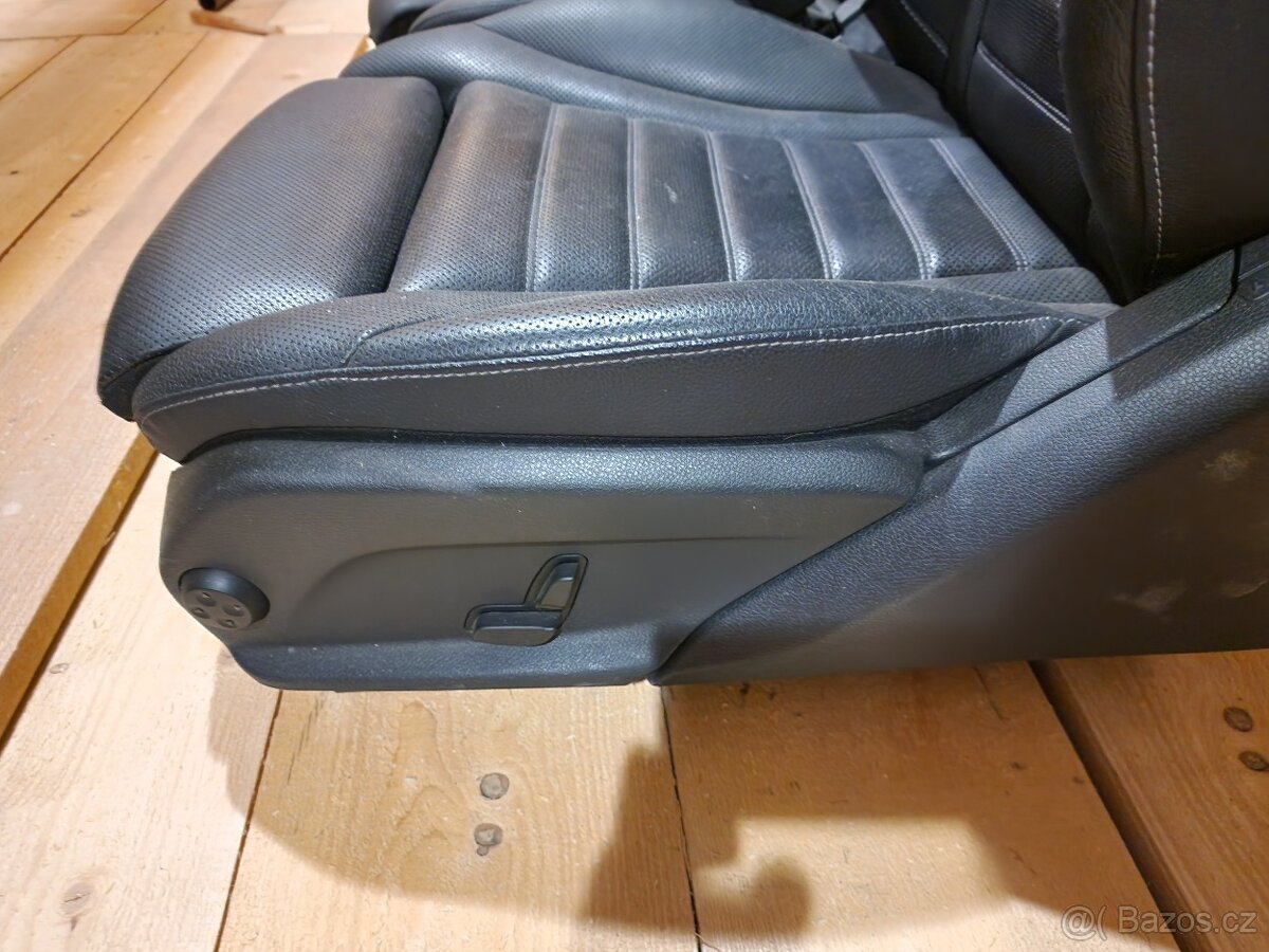Mercedes C400 W205 sedačky přední - 2