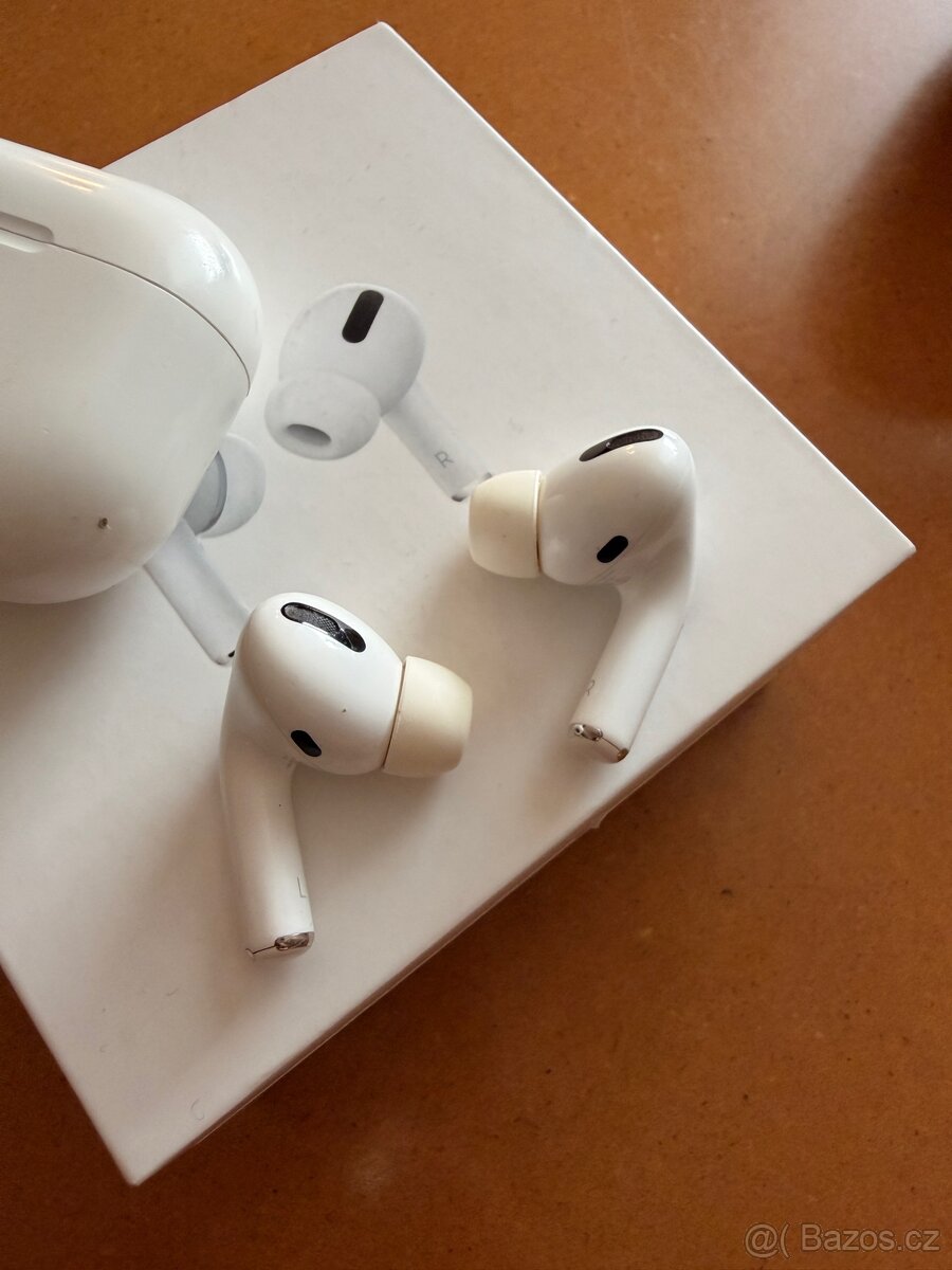 Apple AirPods Pro (1. generace) - 2