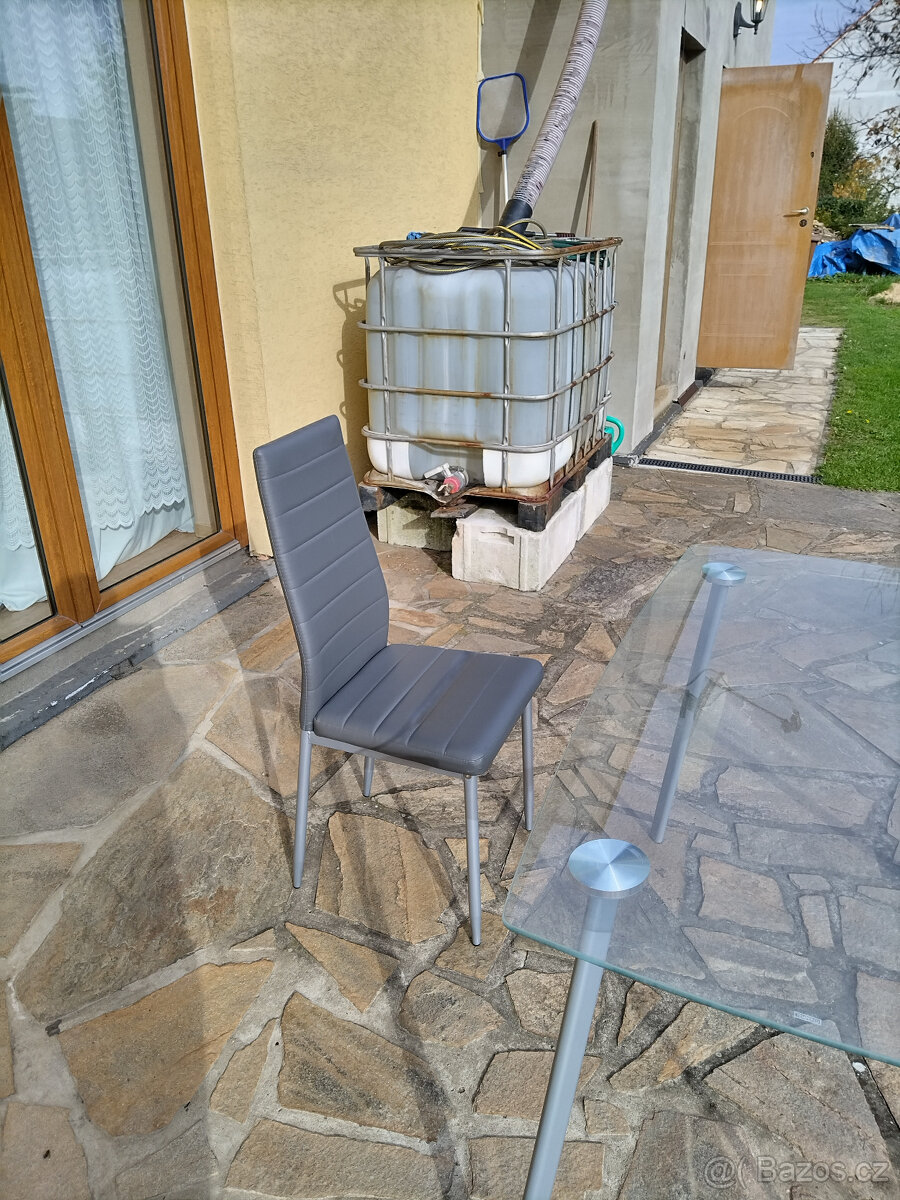 Skleněný jídelní stůl+4židle - 2