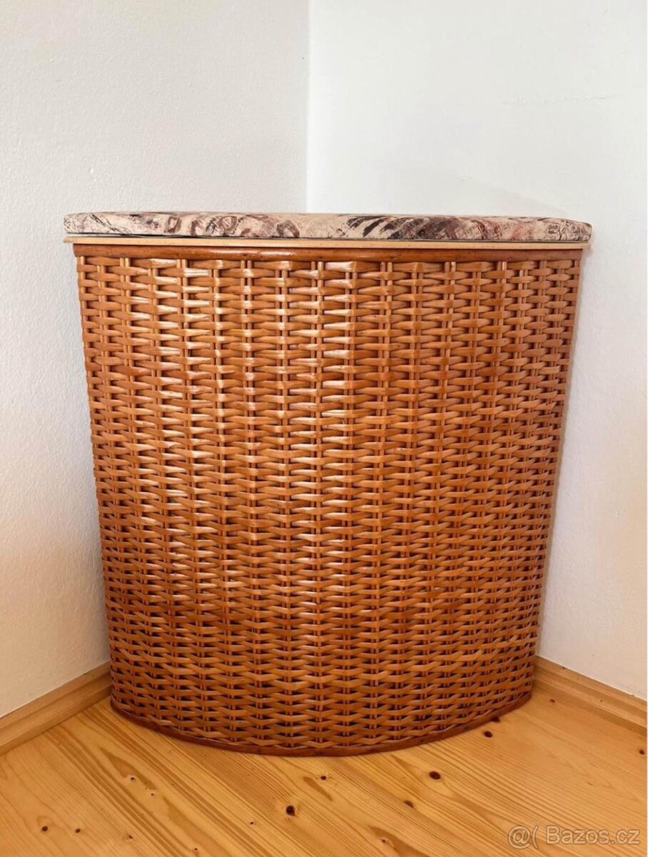Rohový ratanový koš - 2