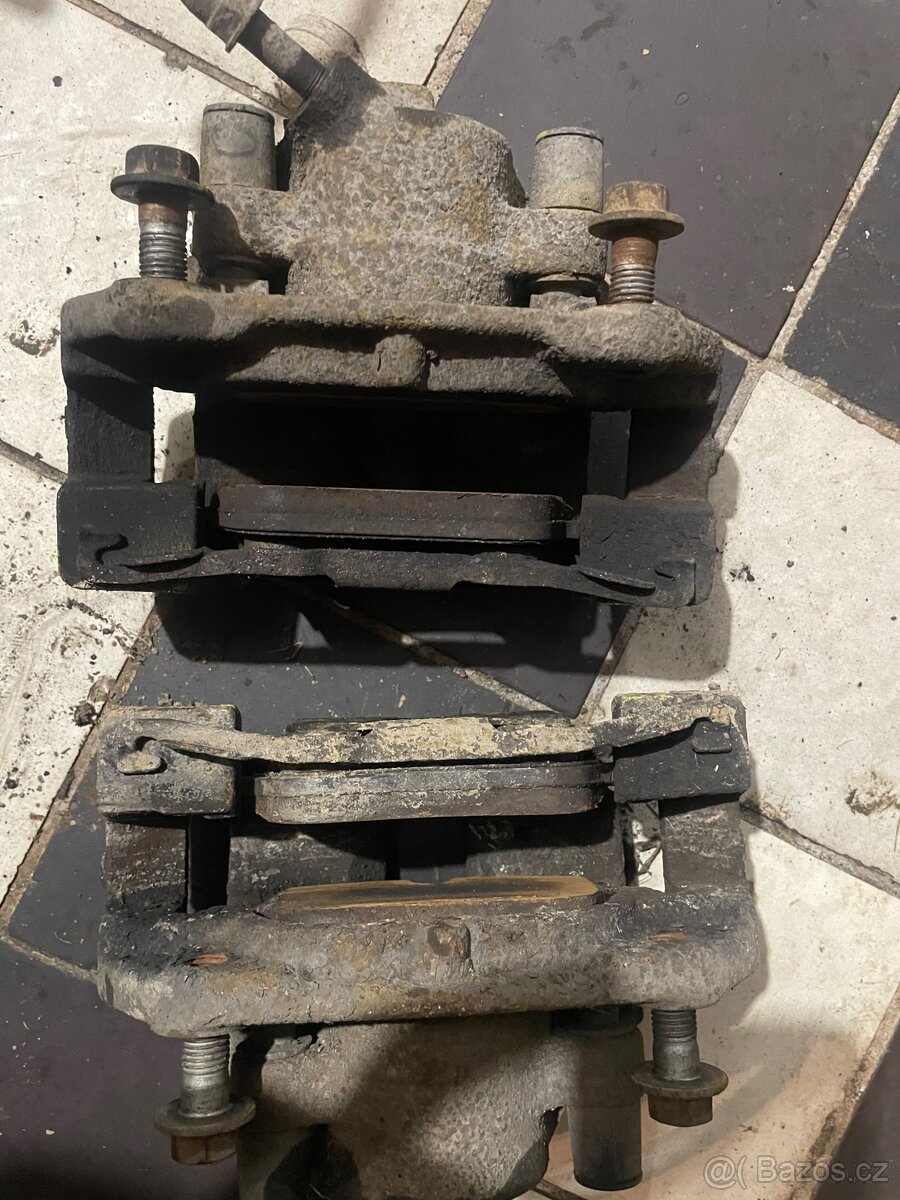 E46 323i přední a zadní brzdy, třmeny - 2