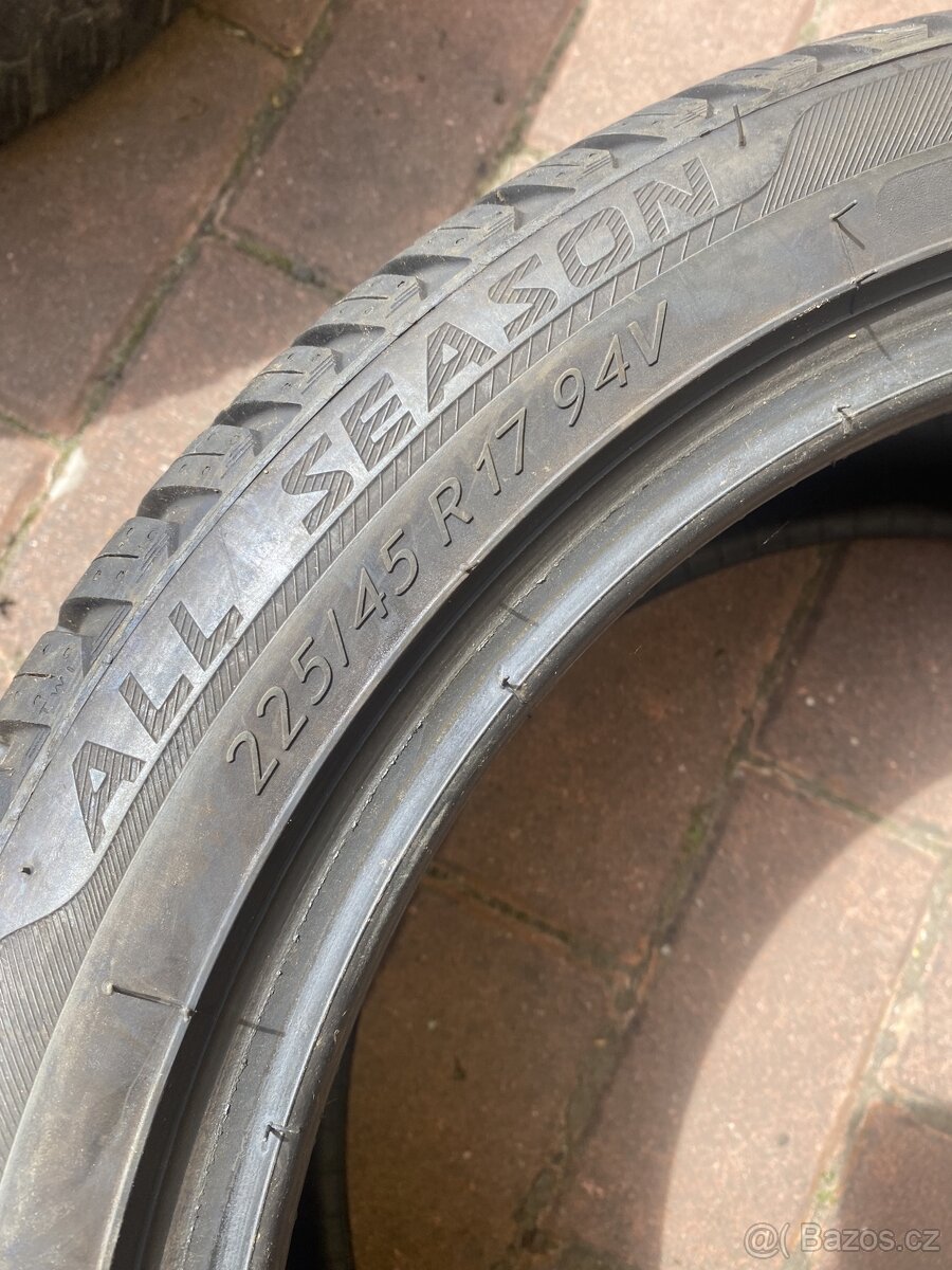 Celoroční pneu 225/45R17 - 2