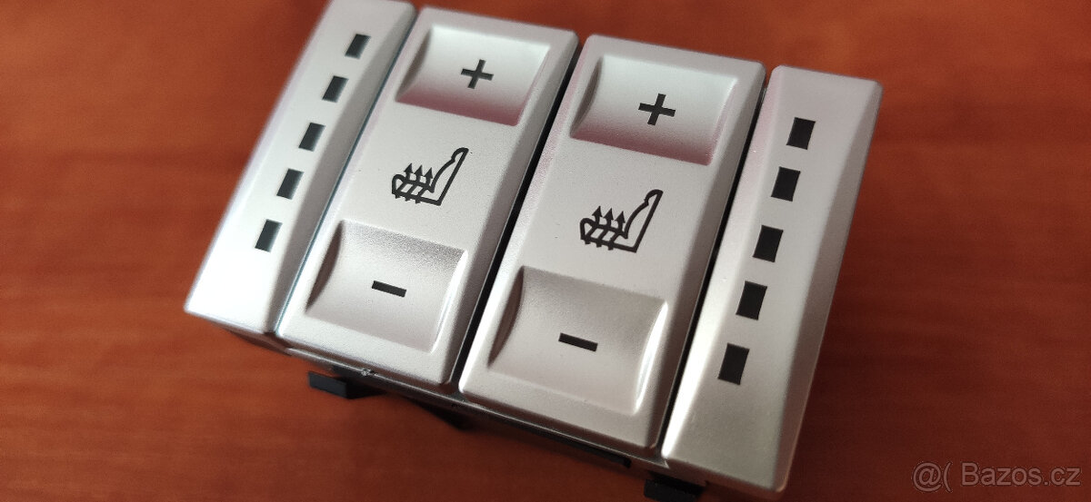 Tlačítka vyhřívání sedaček FORD - 2