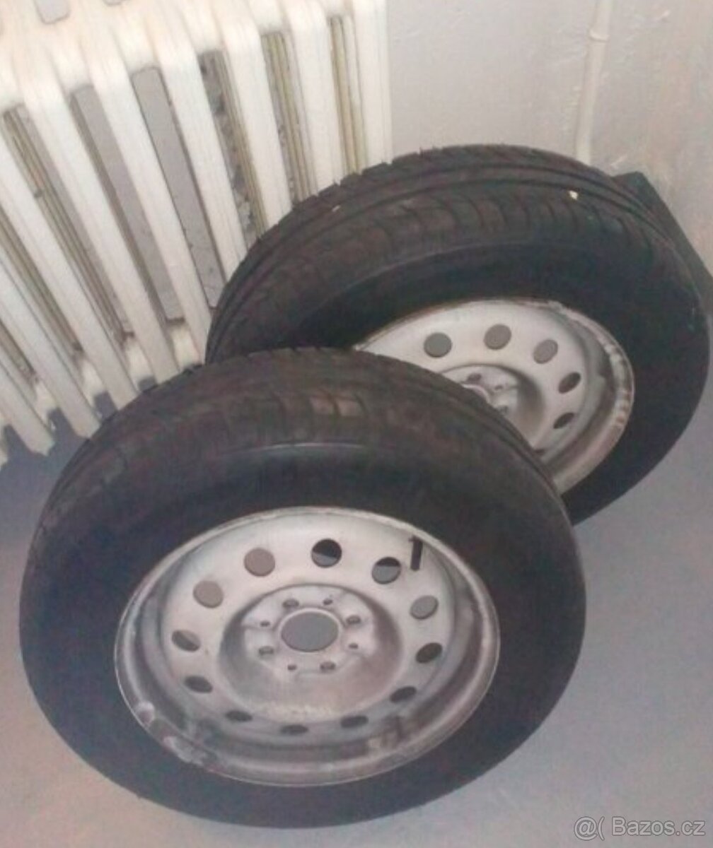 Dvě zimní pneu - 2