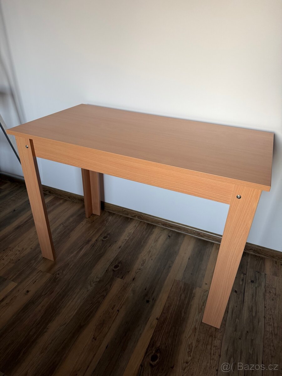 Jídelní stůl menší - 2