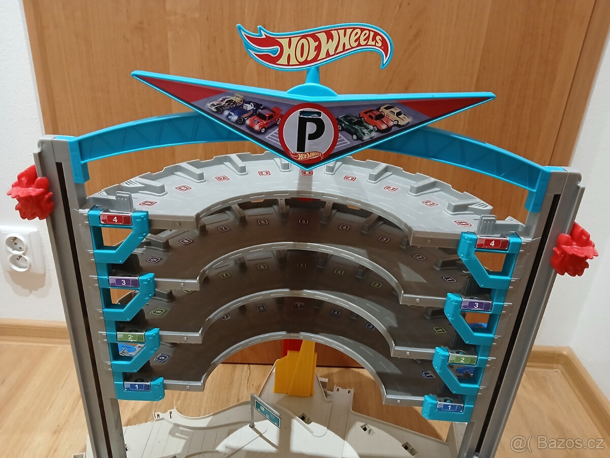 Hotwheels patrová garáž - 2