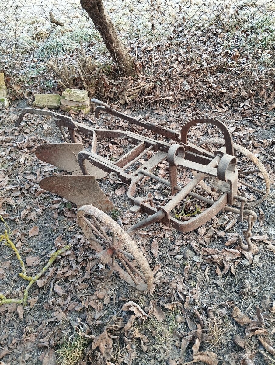 Prodám 2 historické pluhy - 2