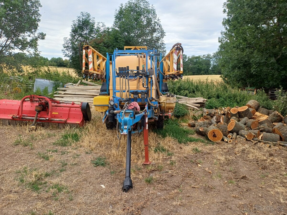 Polní postřikovač AKP 2500 - 2