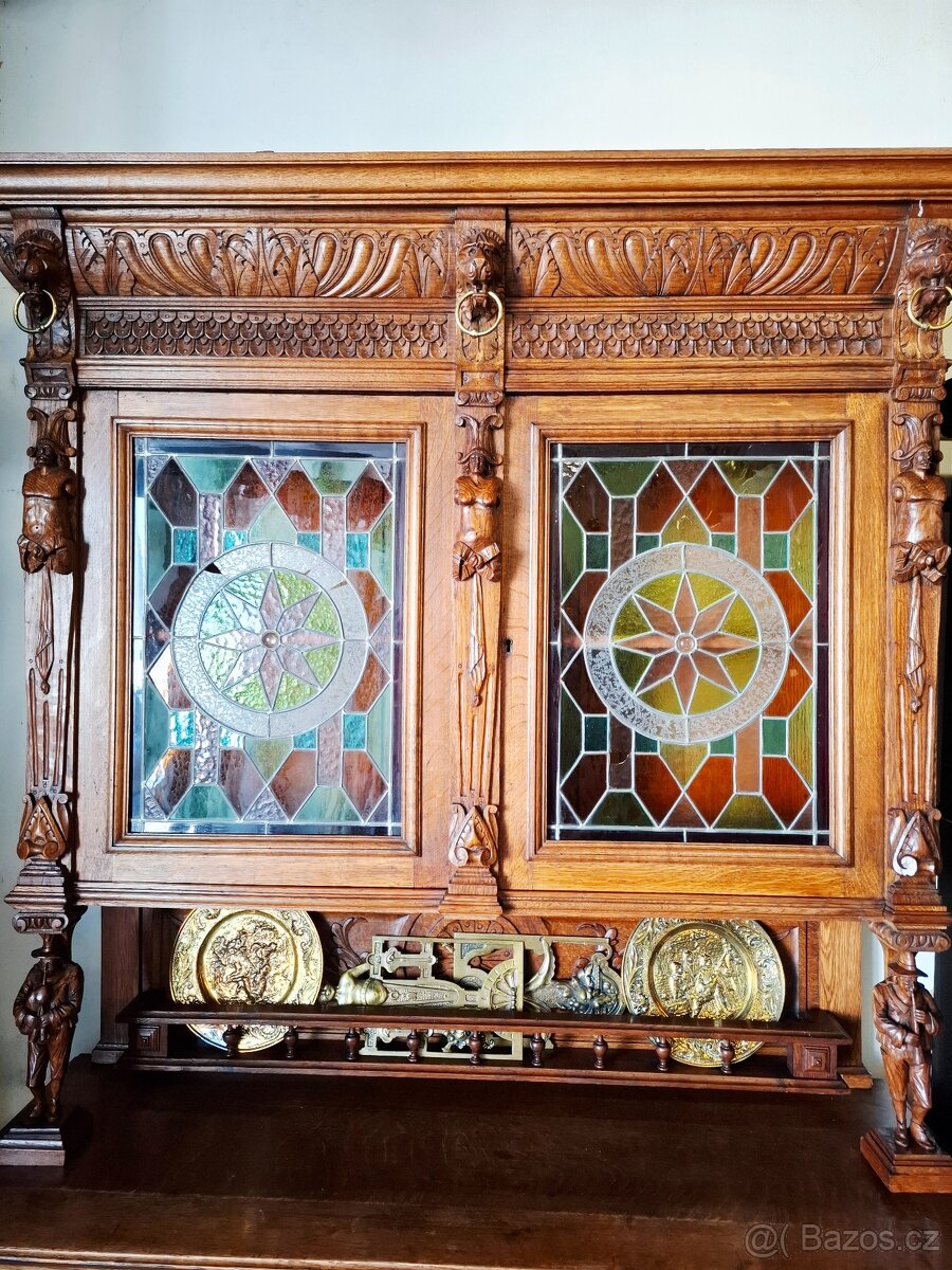 Starožitný vyřezávaný příborník s vitráží - 2