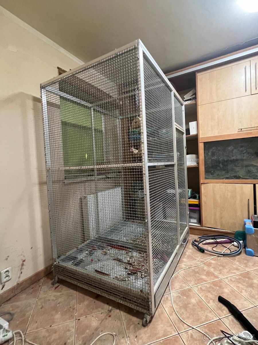 Velká klec na papoušky - 2