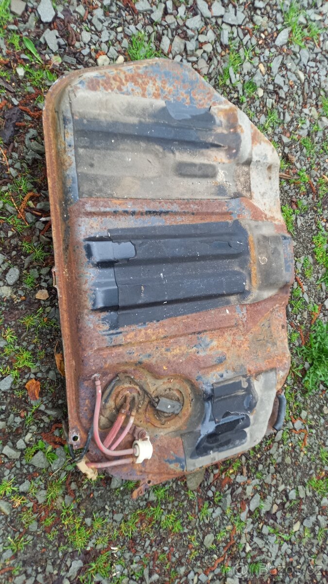 Honda Civic 3G nádrž - 2