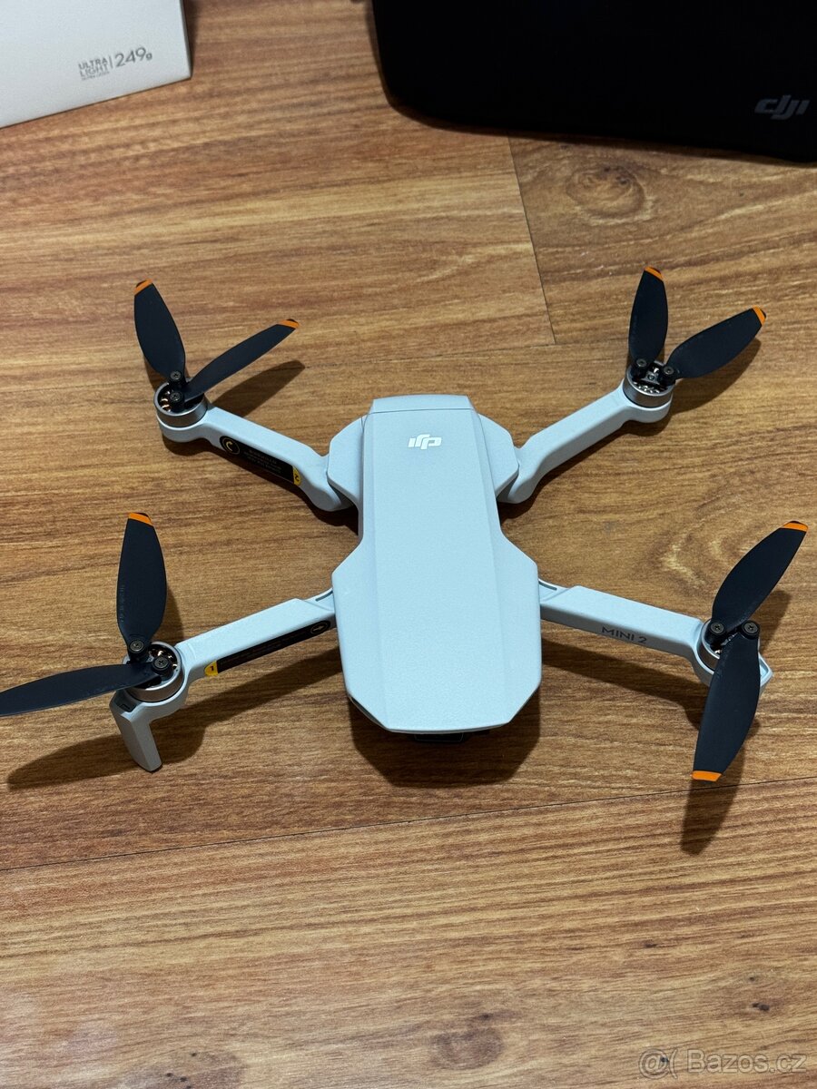 Dron DJI Mini 2 Fly More Combo - 2