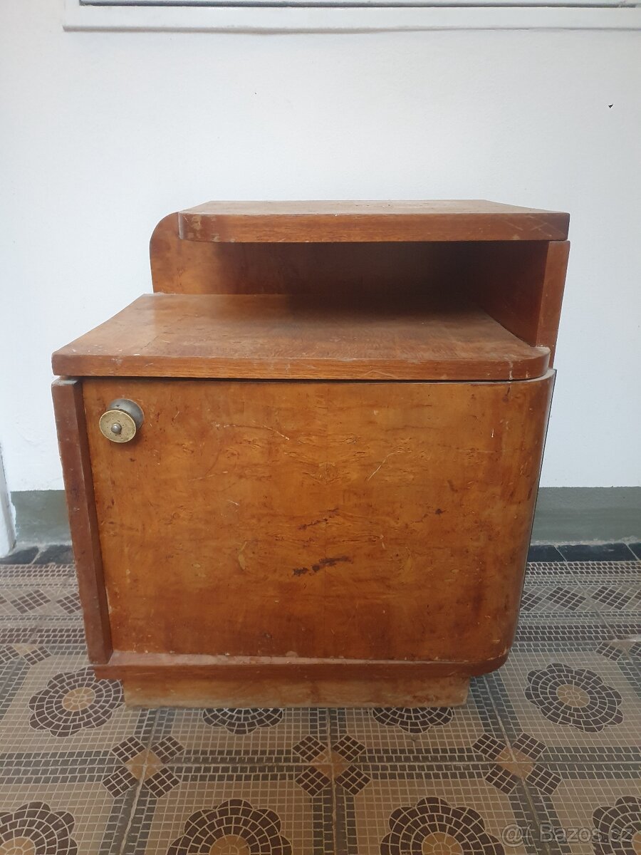 Skříňka / starožitnost - 2