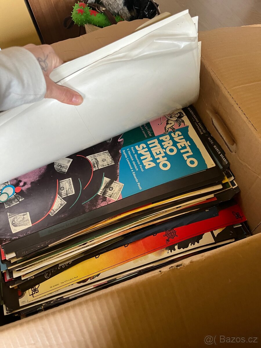 Kolem 2000 originálních posterů - 2