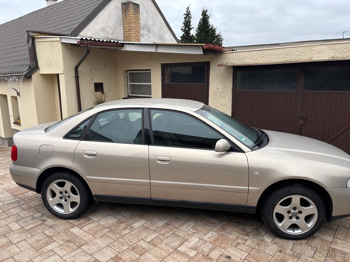 Audi A4 (B4) 1.6i r.v.2000 pouze 116.600km - 2
