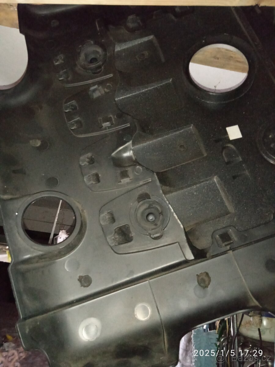 Vrchní kryt motoru VW golf Passat - 2