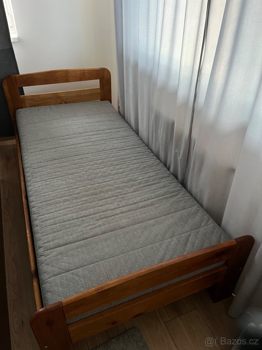 Dřevěná postel - 2