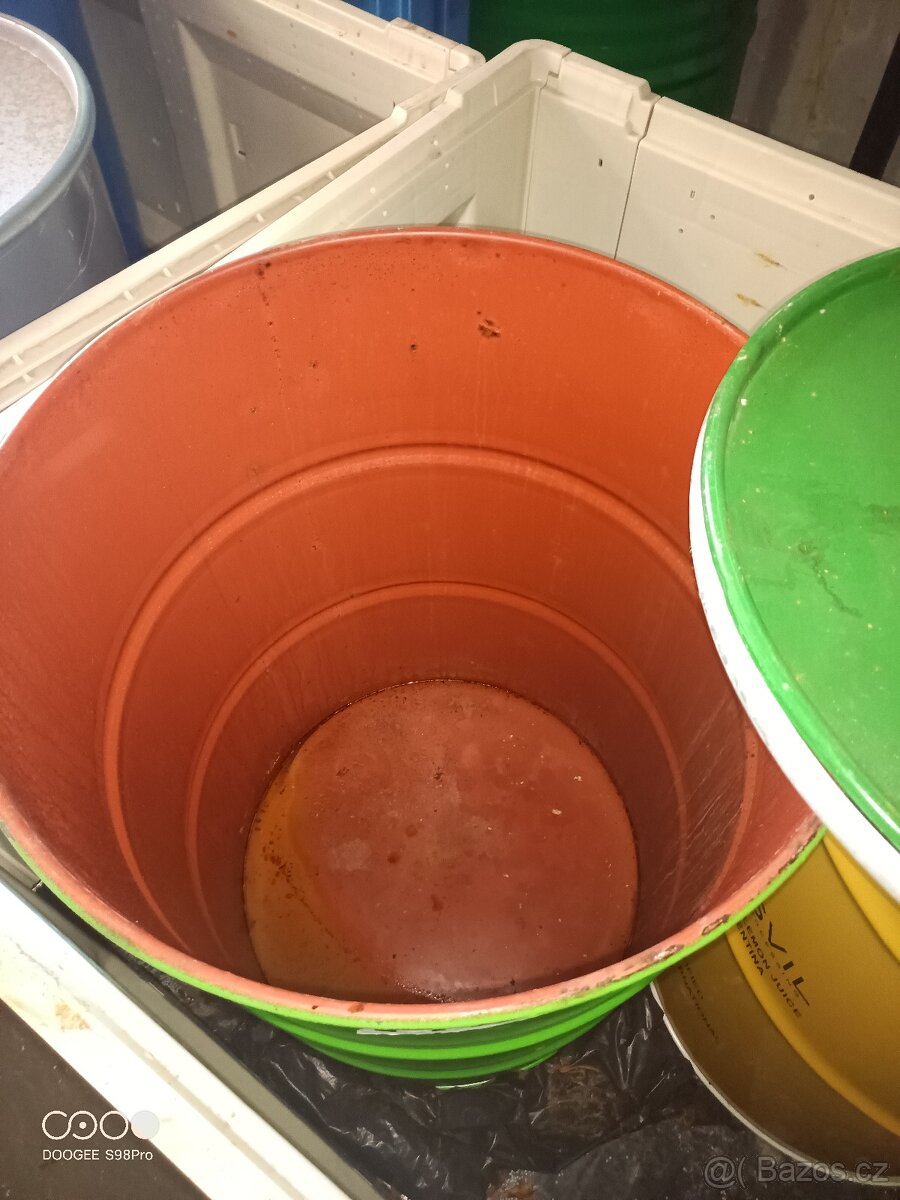 Plechové sudy s víkem - 2