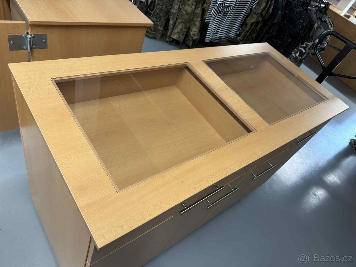 Prodám prodejní stůl dekor DUB - 2