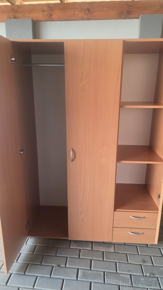prodám levně šatní skříně - 2