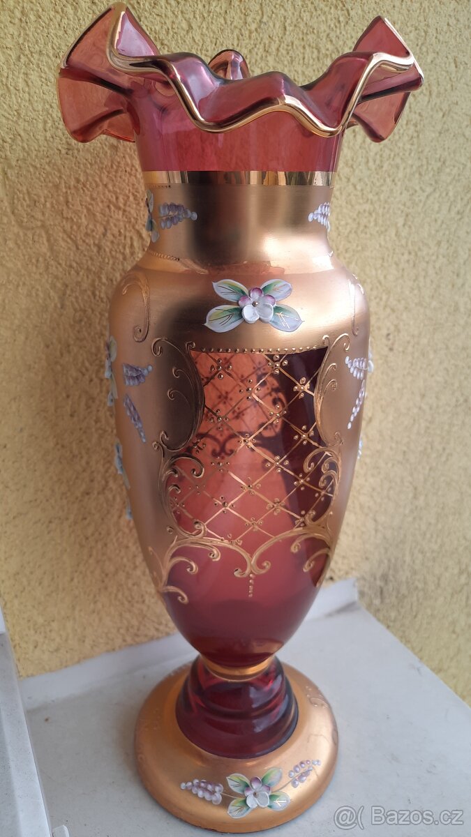 Zdobená starožitná váza - 2