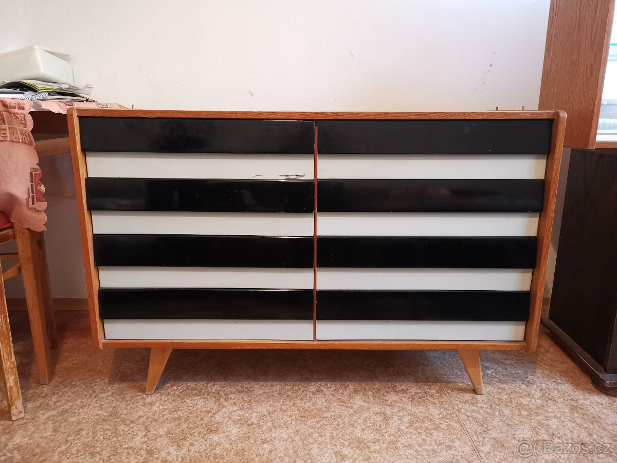 IŘÍ JIROUTEK Komoda U-450 (60. léta) Rezervace do utery - 2